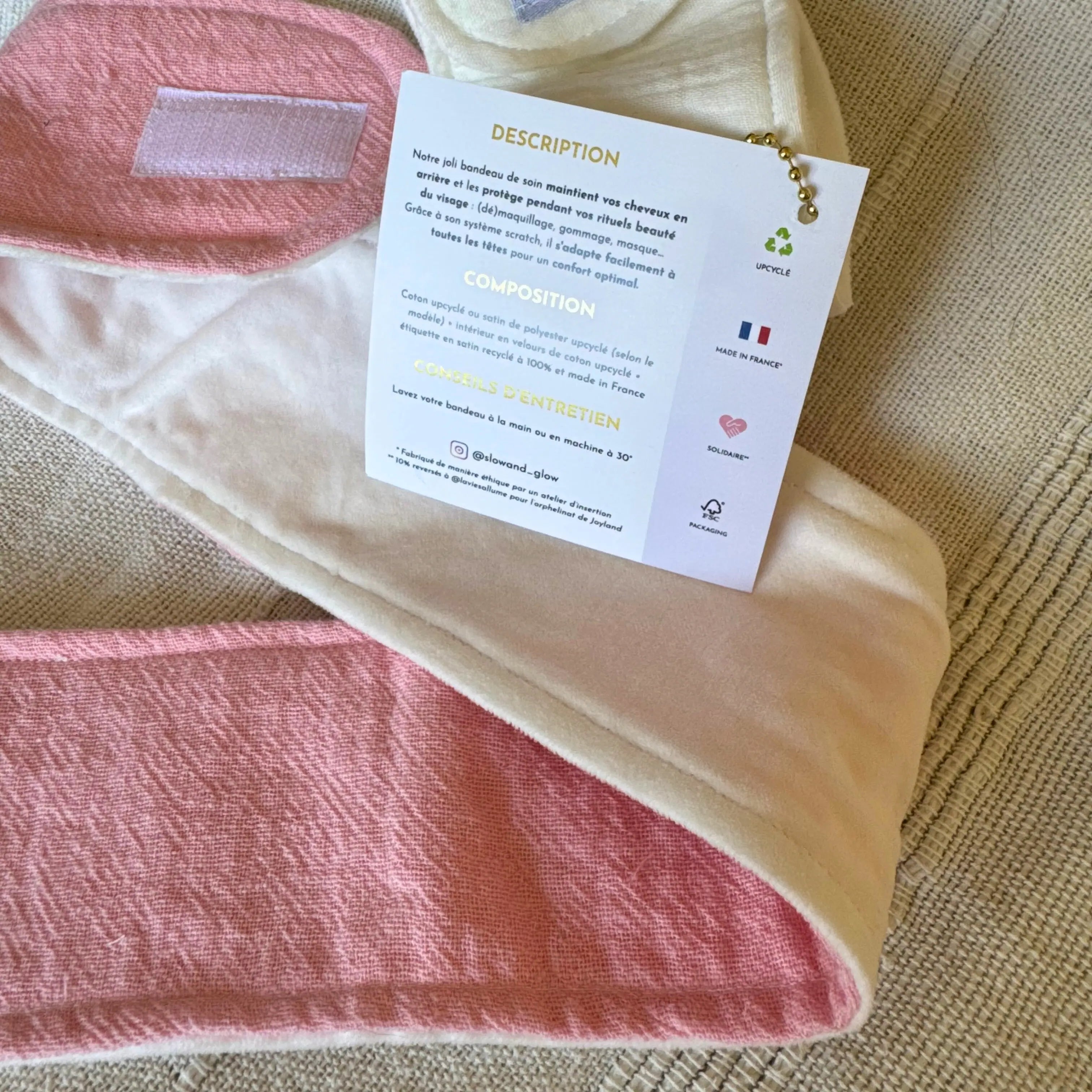 Un bandeau pratique et responsable pour vos soins du visage : coton upcyclé, étiquette recyclée et fabrication éthique française. Ajustable et ultra-doux.