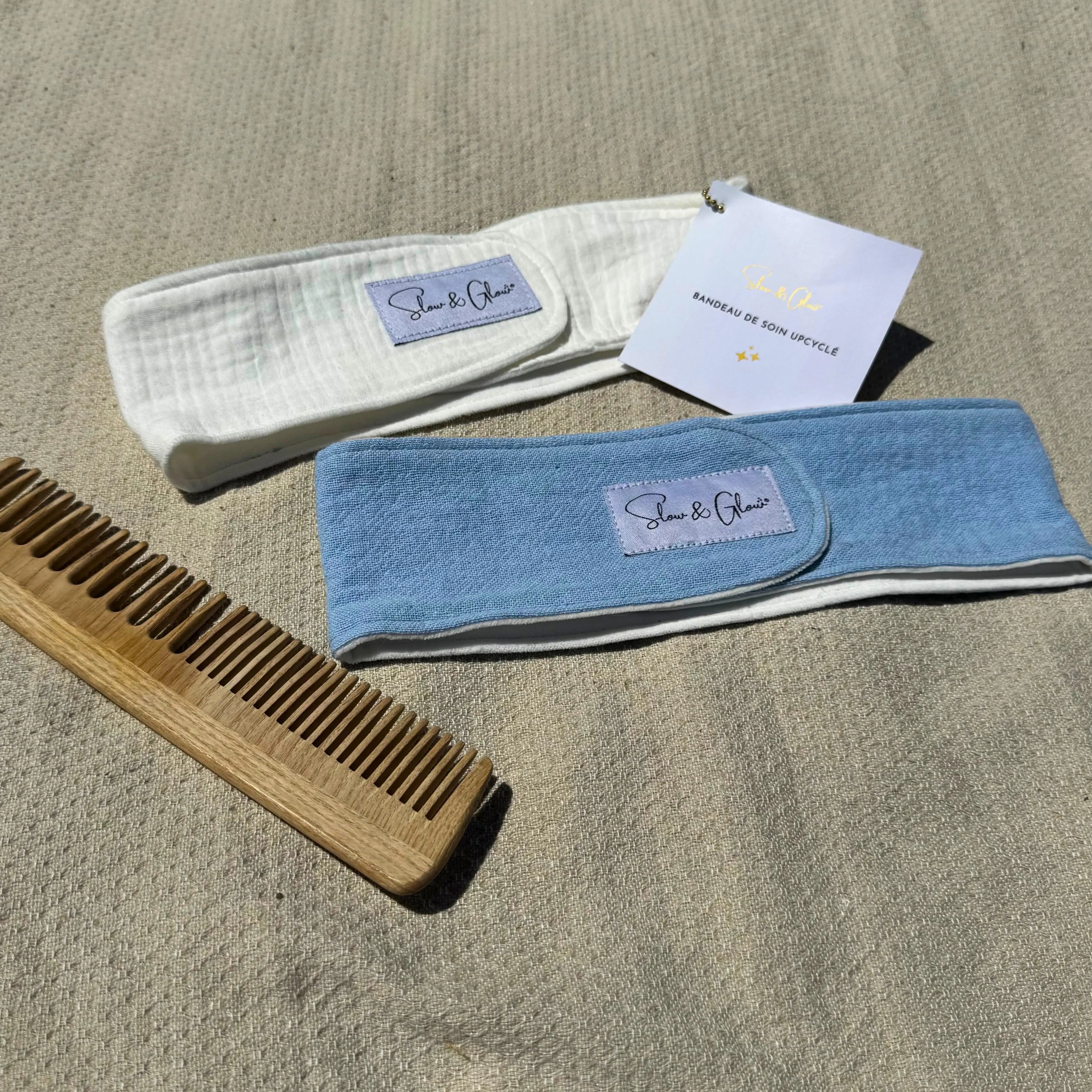 Bandeau de soin ajustable en coton upcyclé et fabriqué en France de façon éthique. Système scratch. Idéal pour protéger les cheveux pendant vos soins du visage.