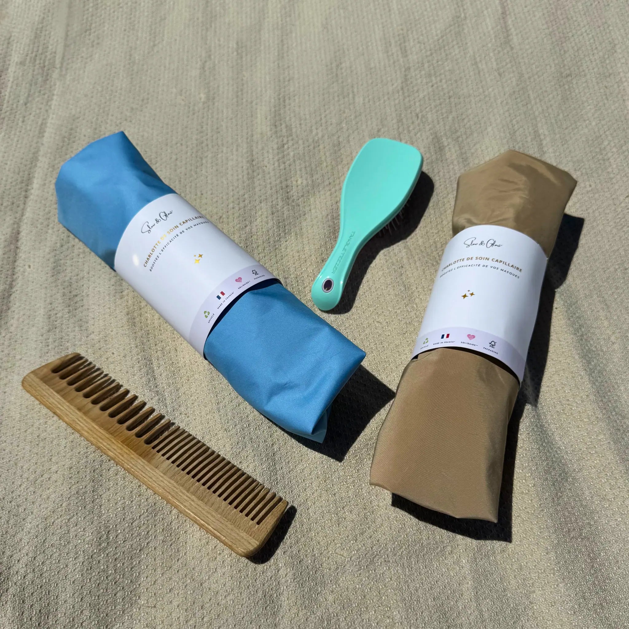 Charlotte cheveux imperméable en matières upcyclées et fabriquée en France de façon éthique. Idéales pour booster l'efficacité des masques capillaires et bains d'huile.