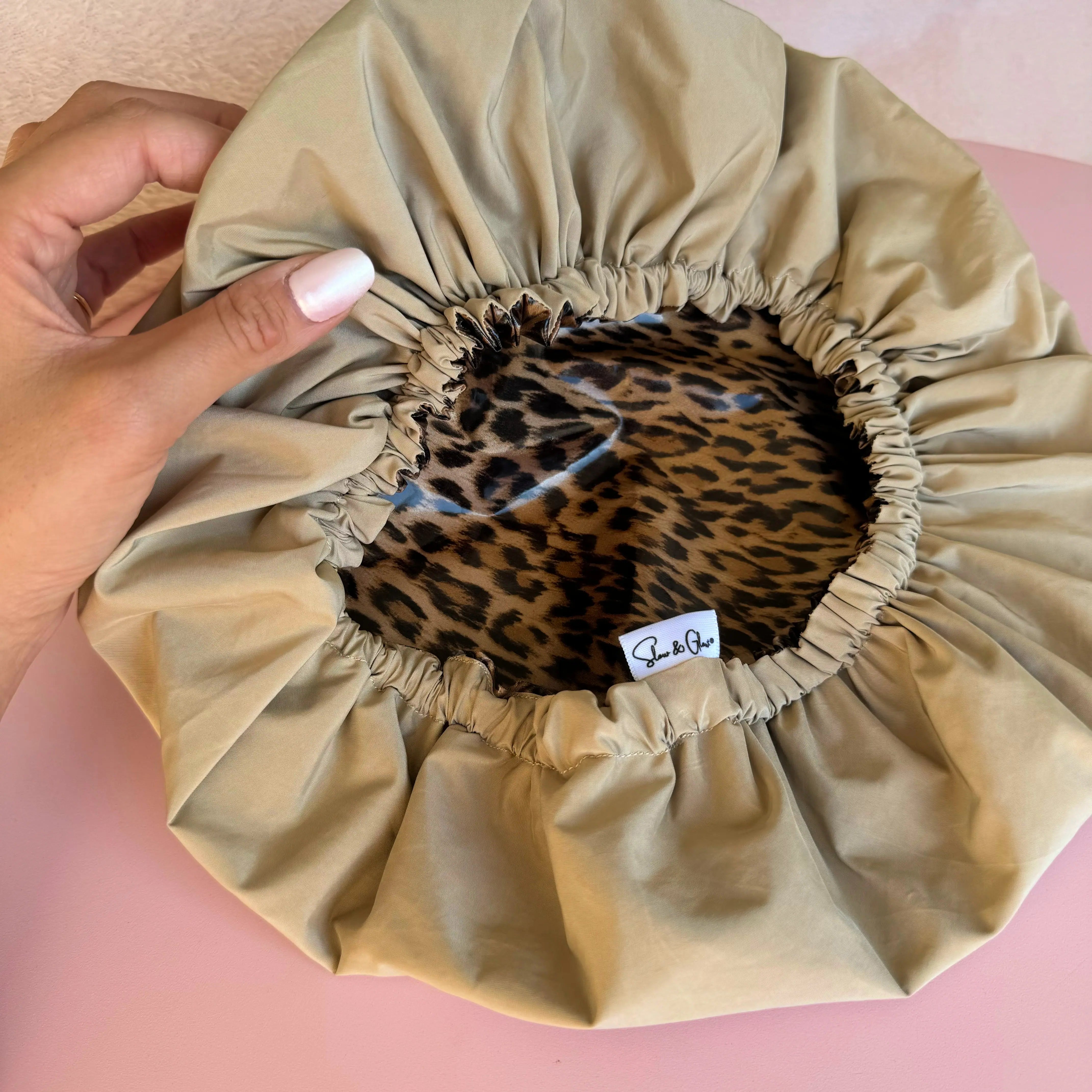 charlotte capillaire en tissu upcyclé, fabriquée en France, accessoire zéro déchet pour soins cheveux