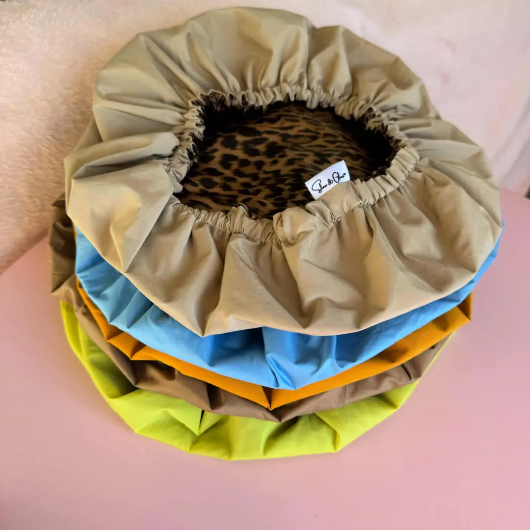 charlotte de soin cheveux en tissu upcyclé, fabriquée en France, idéale pour les bains d’huile ou les masques capillaires