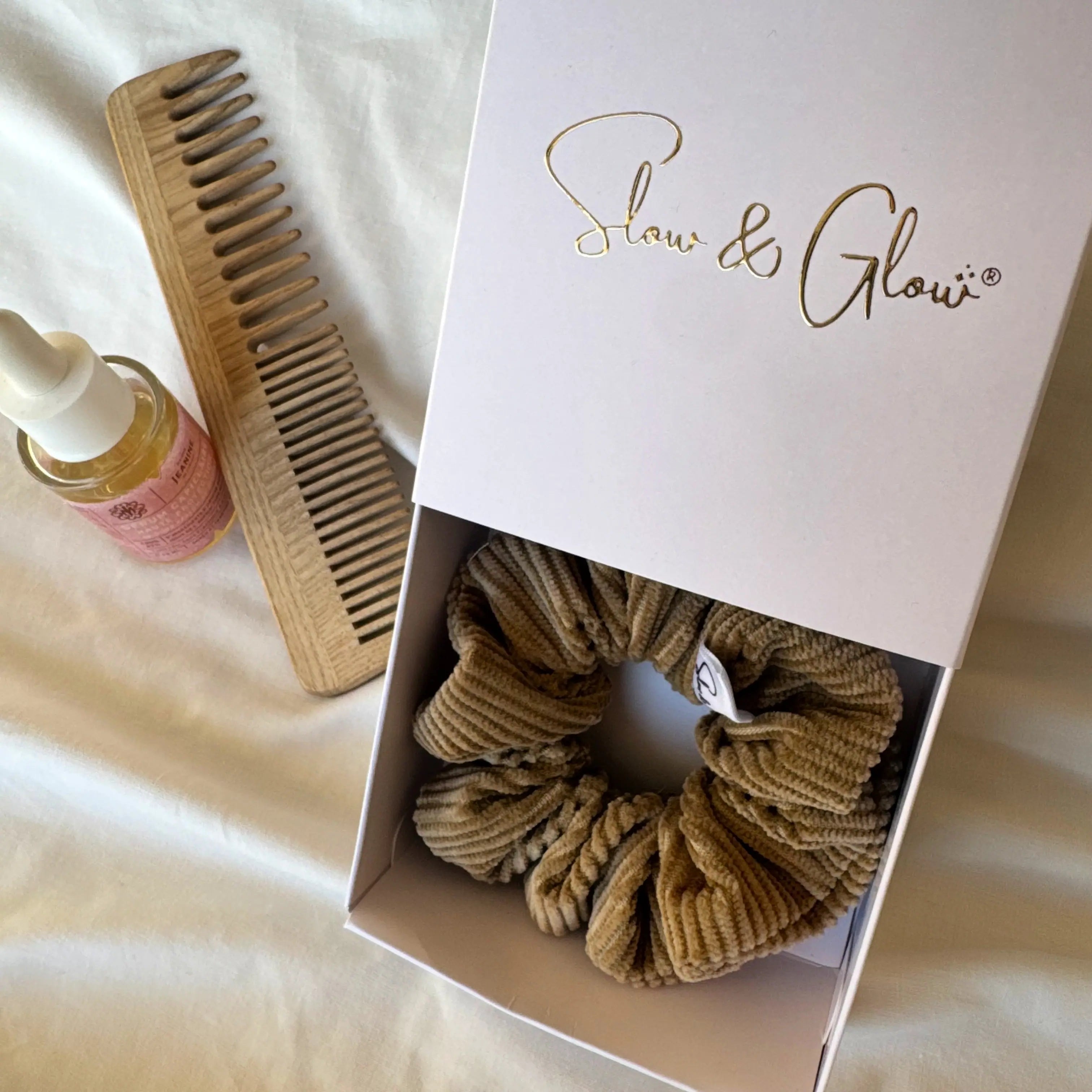 chouchou éthique en velours de coton recyclé, respecte la fibre capillaire