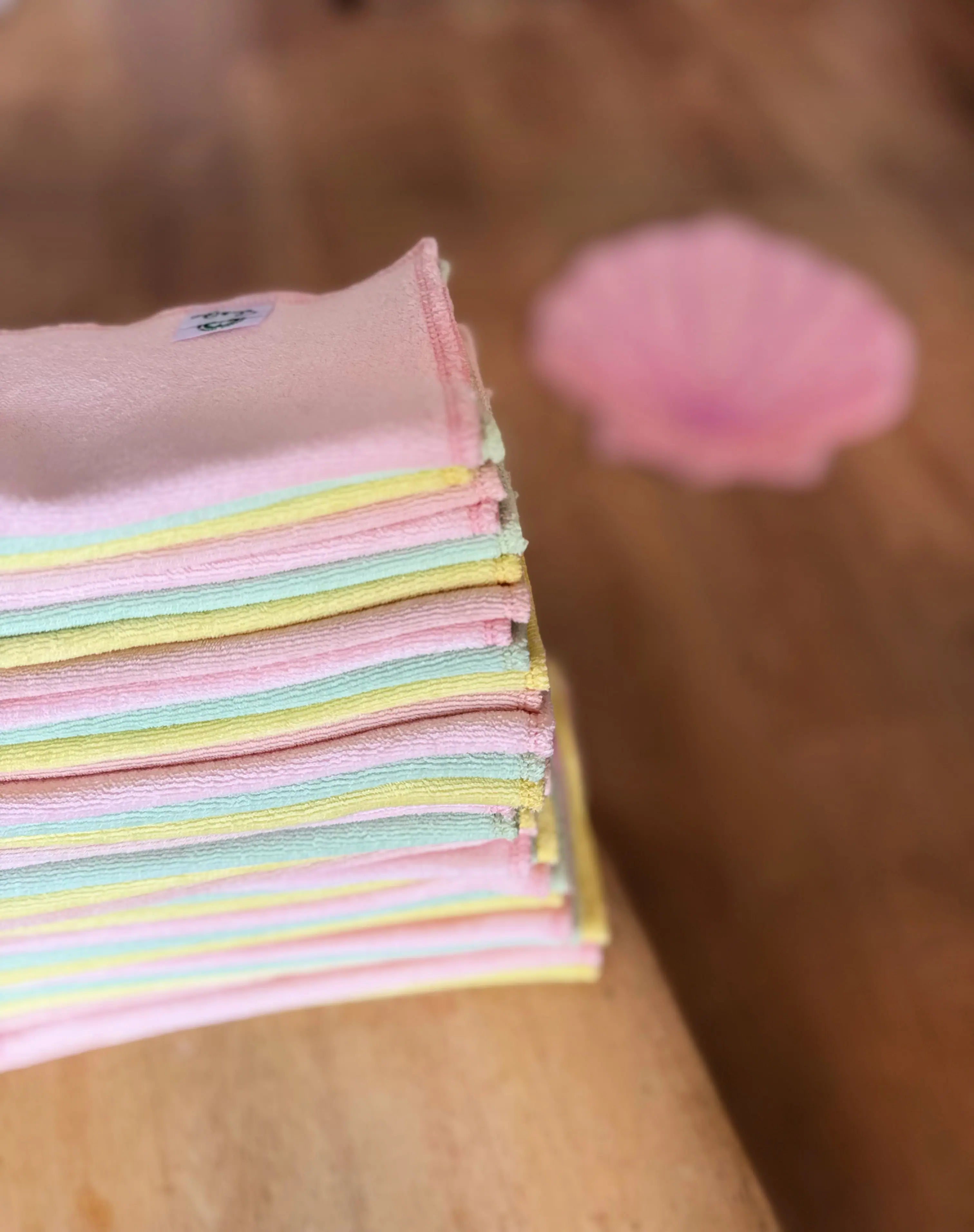 lingettes multiusages lavables en microcoton bio, idéales pour nettoyer sans produits jetables