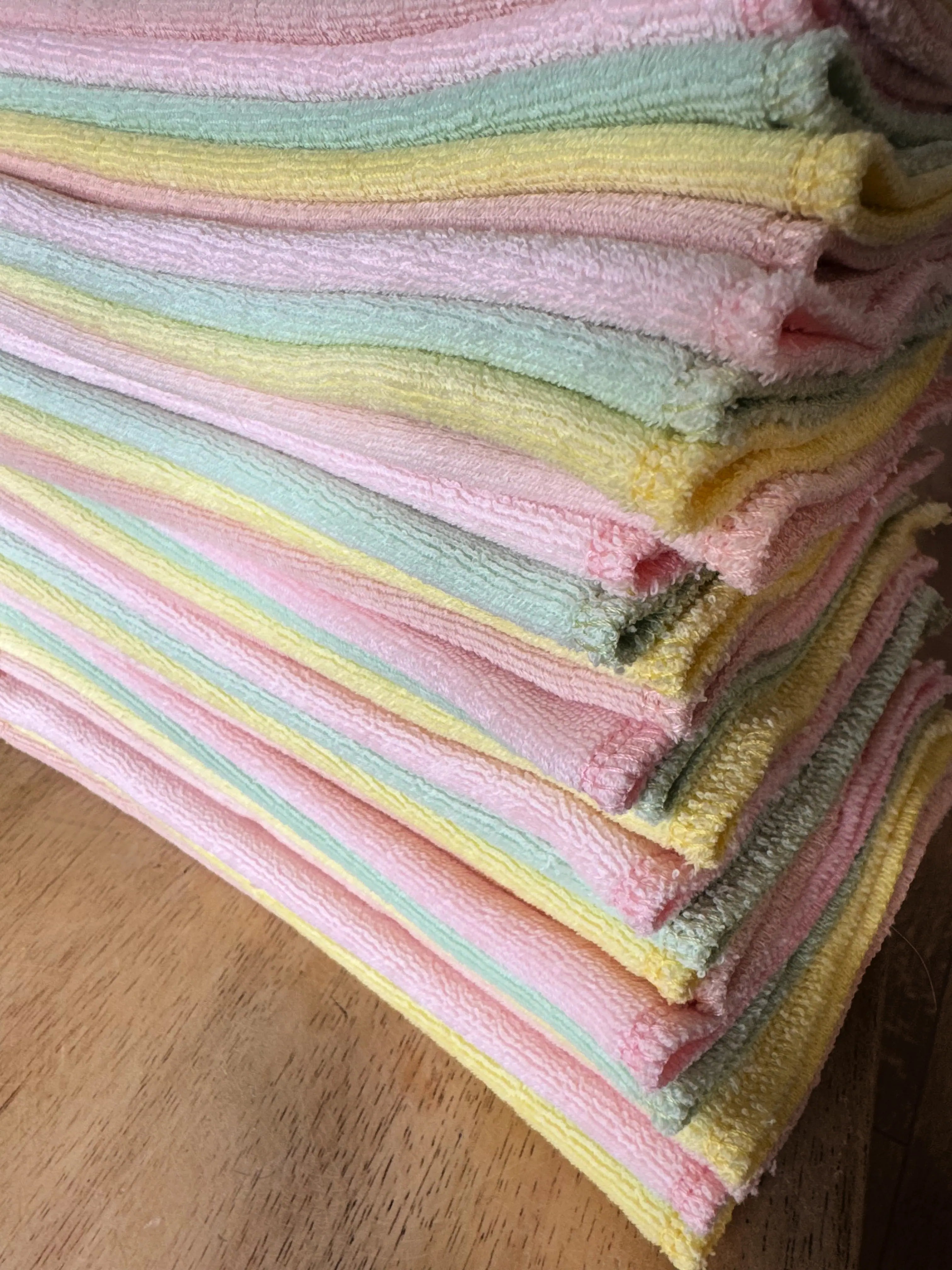 lingette écoresponsable pour le ménage, microcoton doux et efficace, sans produit jetable