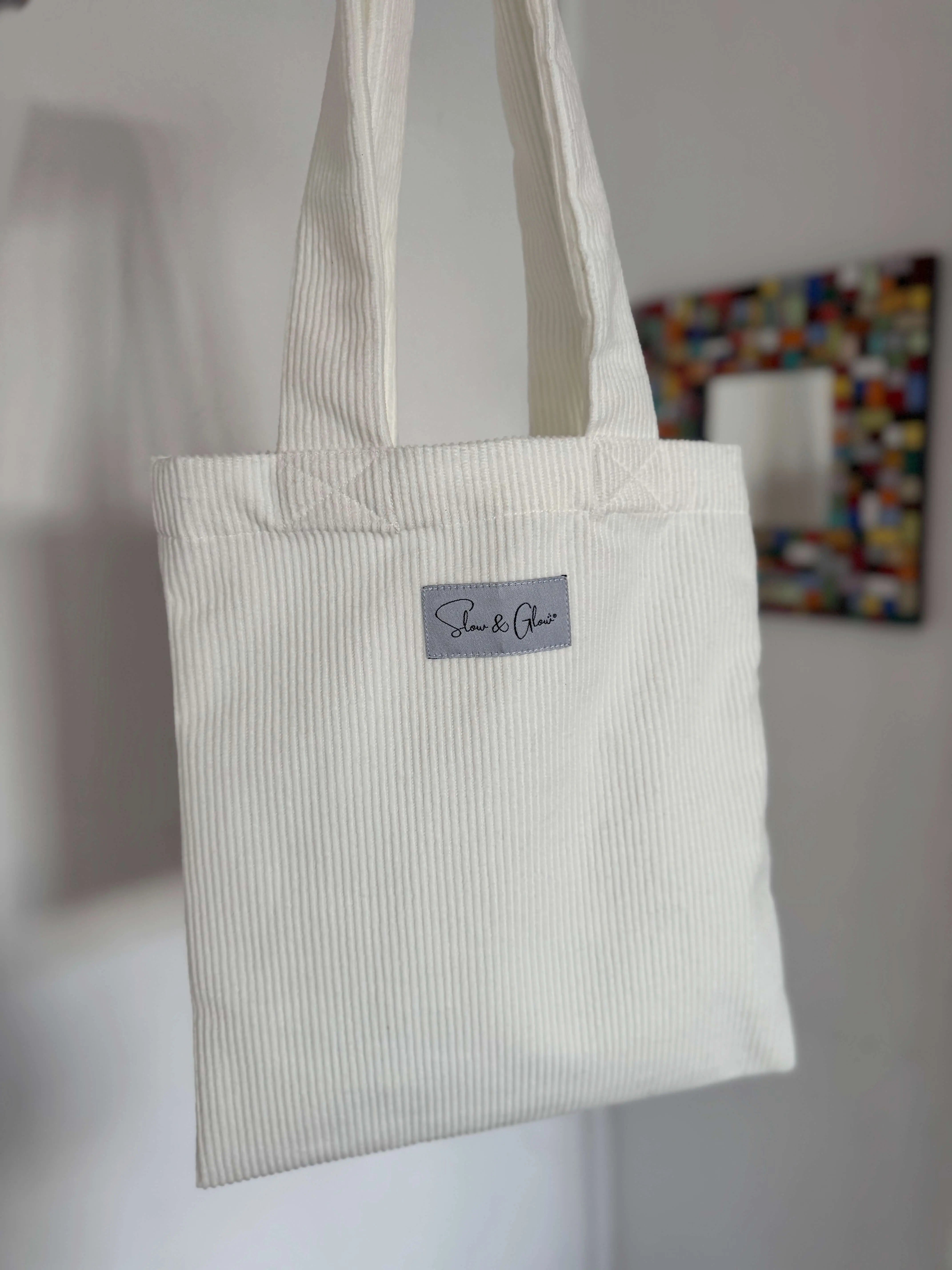 mini tote bag crème Slow and Glow en velours côtelé, upcyclé en France avec étiquette écoresponsable