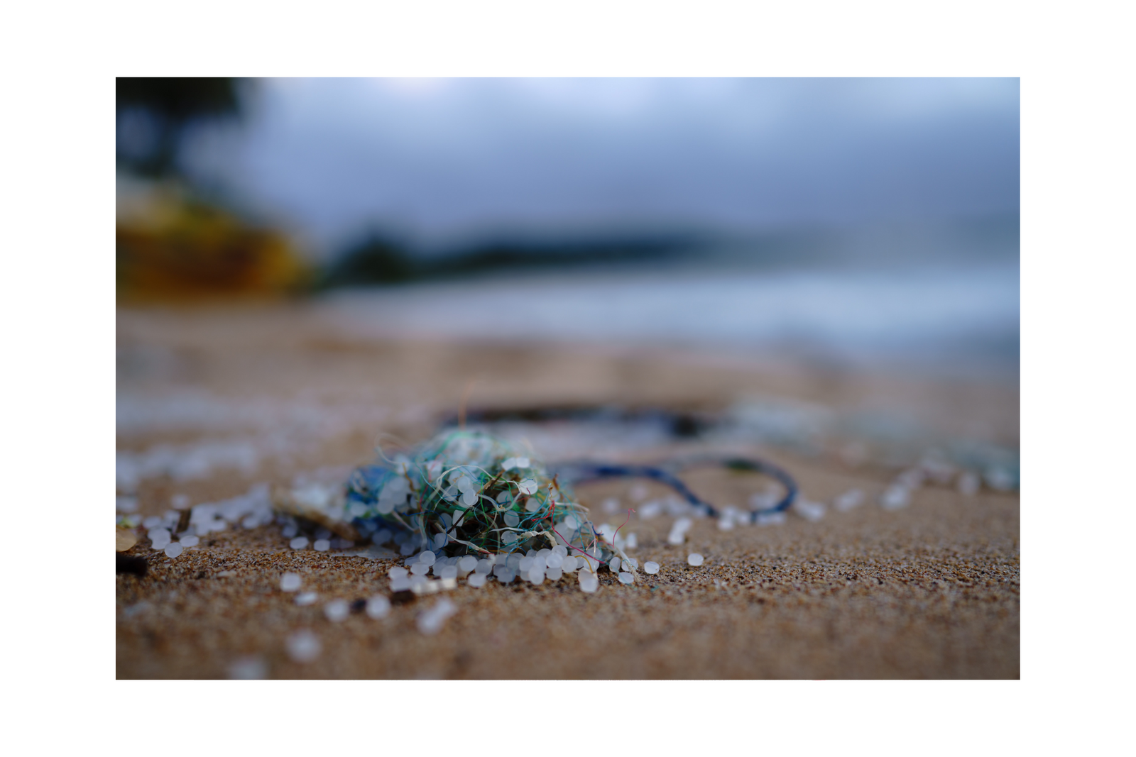 microplastiques pollution marine invisible fibres textiles synthétiques