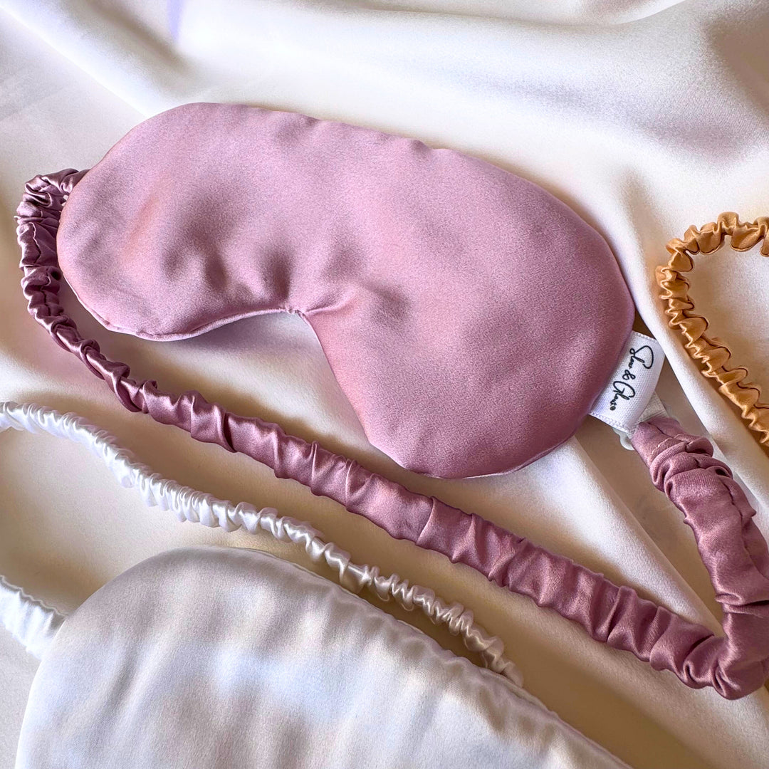 Masque de nuit ajustable en soie upcyclée (pochette offerte)