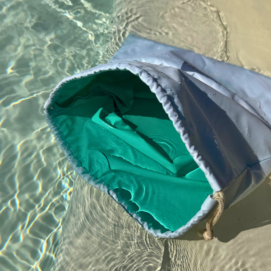 Sac imperméable upcyclé pour maillots de bain mouillés (Déstockage -40% 🏷️)