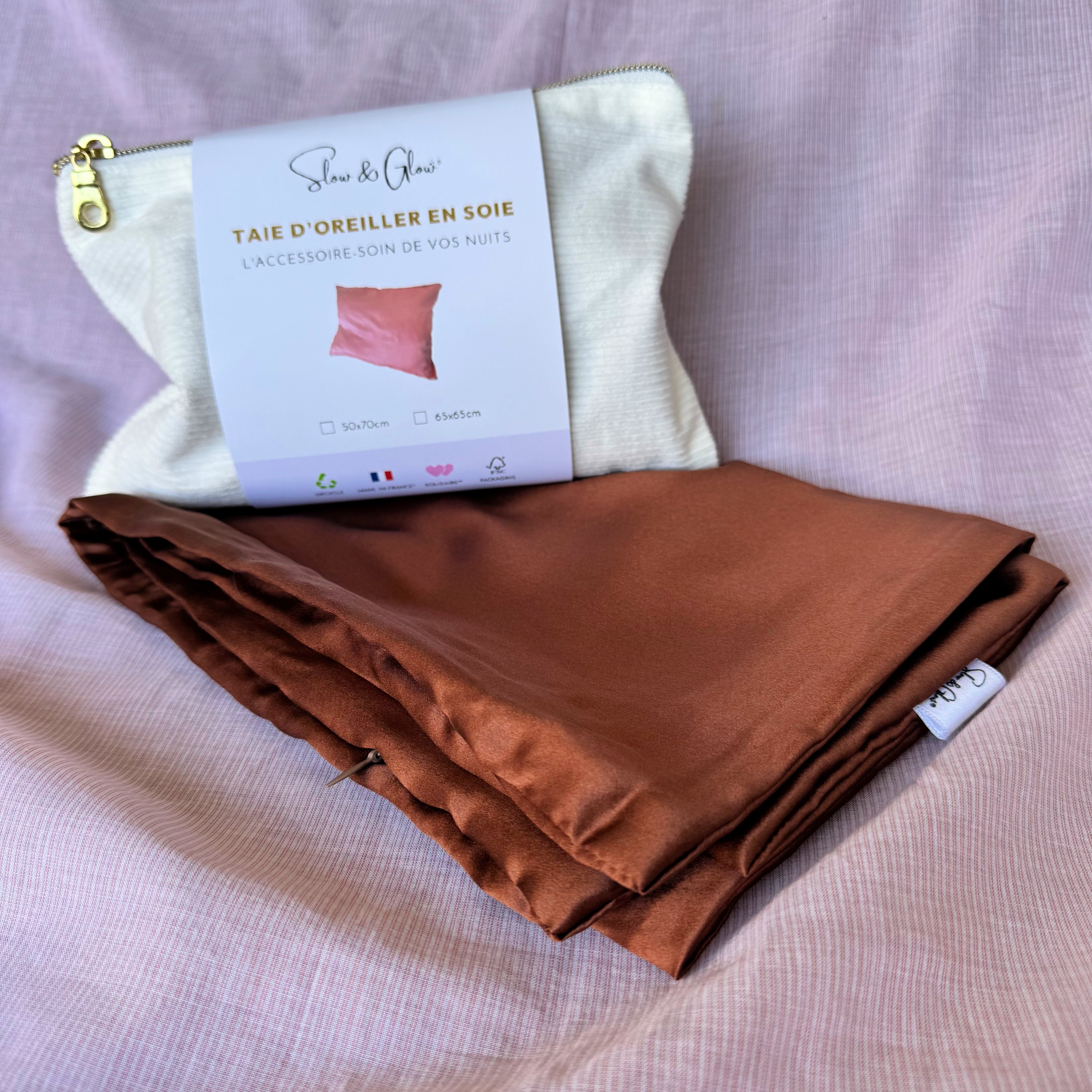 Taie d'oreiller en soie upcyclée haut de gamme •  fermeture zip  + trousse en velours côtelé upcyclé Hermès offerte 👝