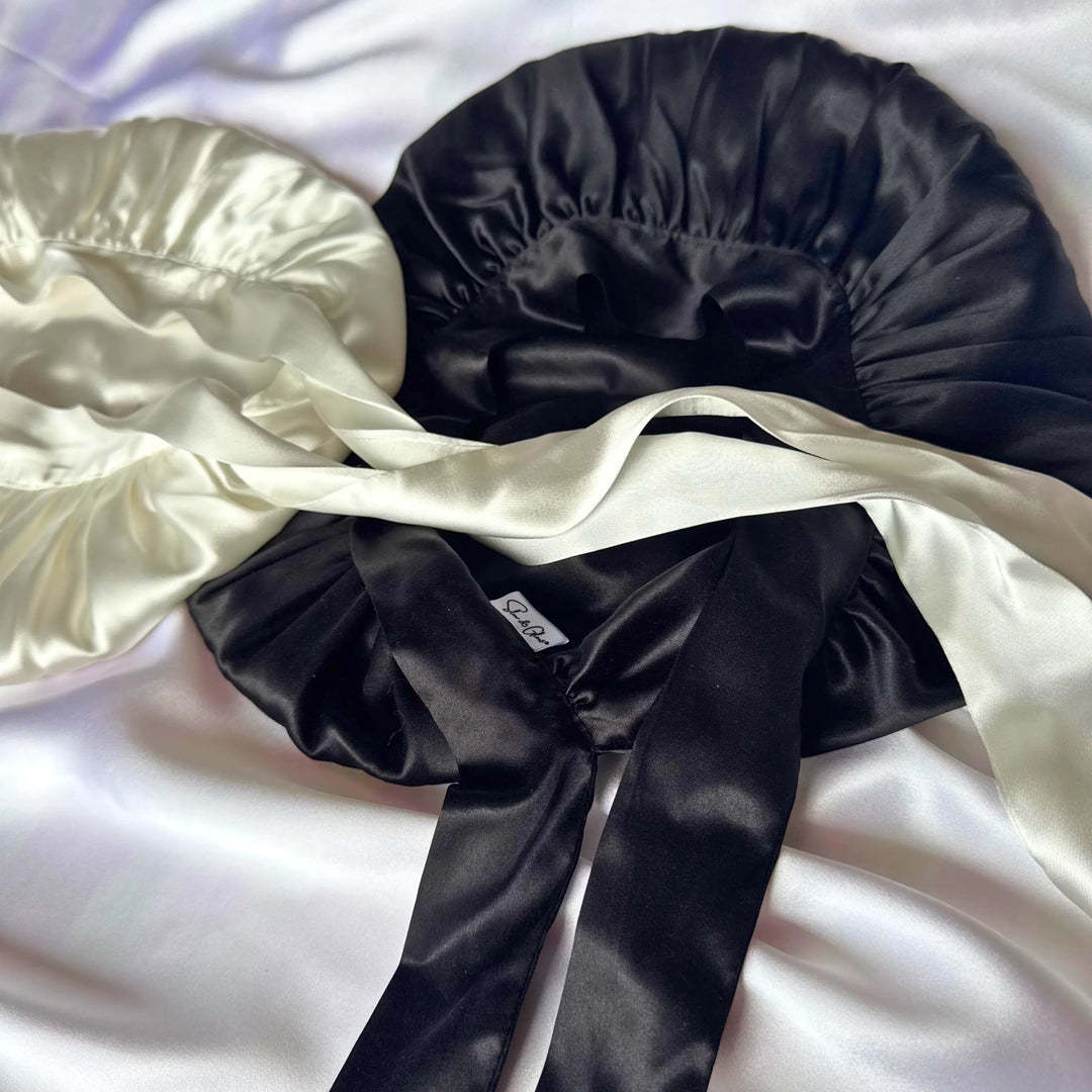 bonnet de nuit en soie upcyclée ajustable fabriqué en France noir et blanc