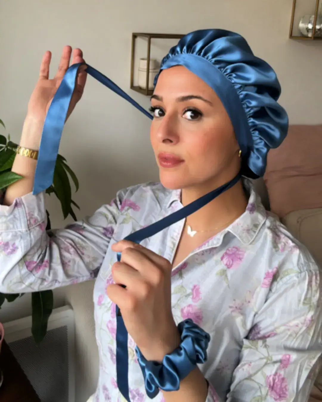Bonnet de nuit en soie ajustable bleu protège les cheveux pendant la nuit 