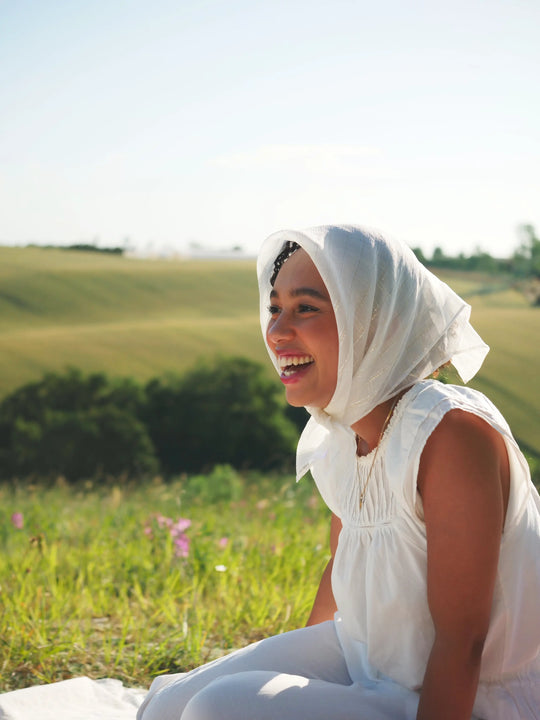 Petit foulard en mousseline de soie upcyclée blanc cassé 