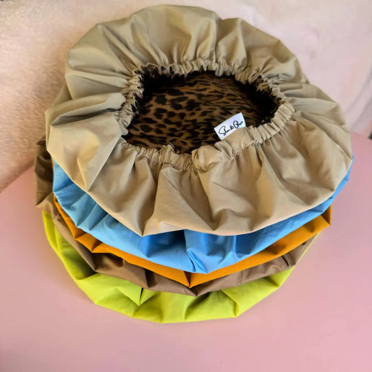 charlotte de soin cheveux en tissu upcyclé, fabriquée en France, idéale pour les bains d’huile ou les masques capillaires