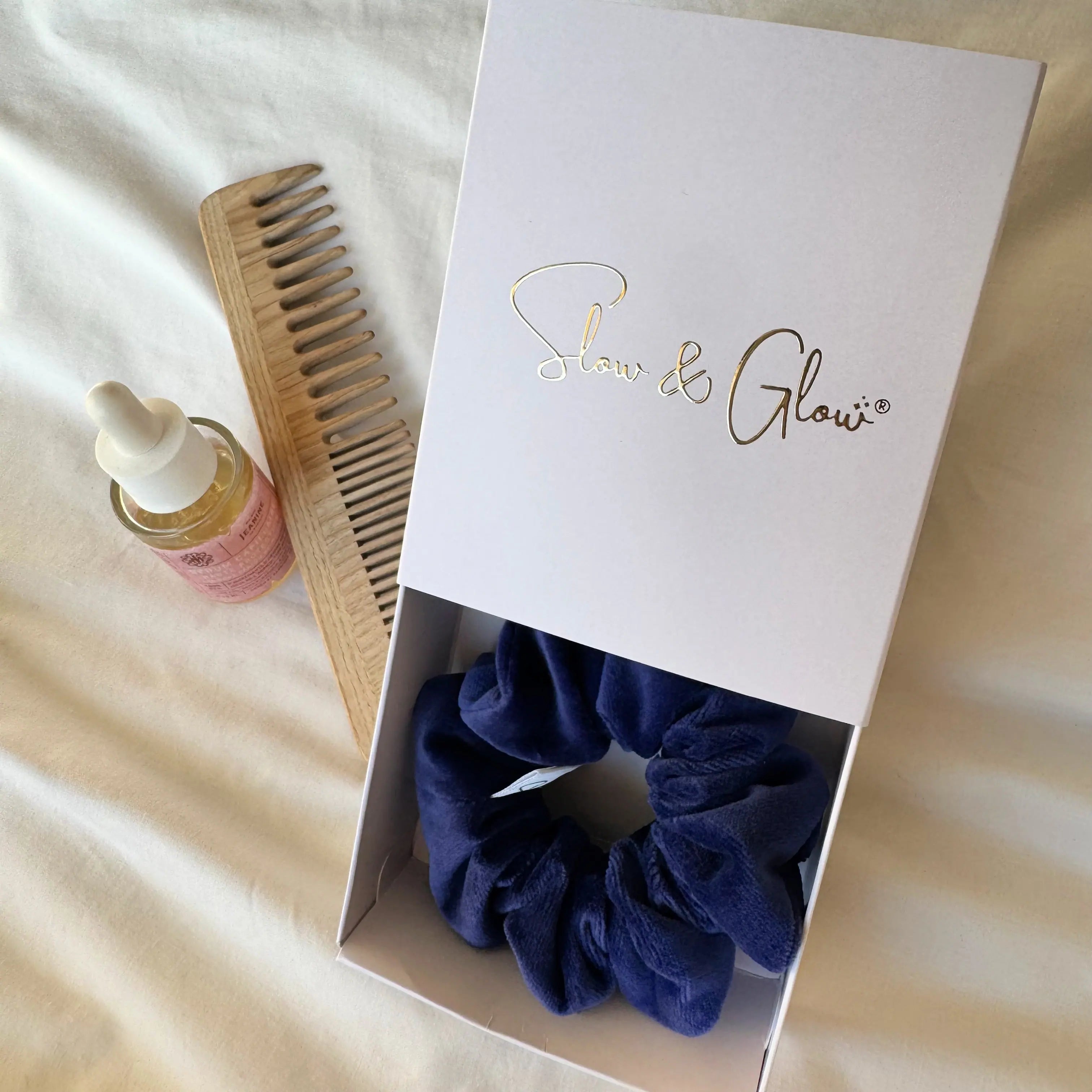 chouchou Slow and Glow en velours de coton upcyclé, doux, épais, et idéal pour tous types de cheveux
