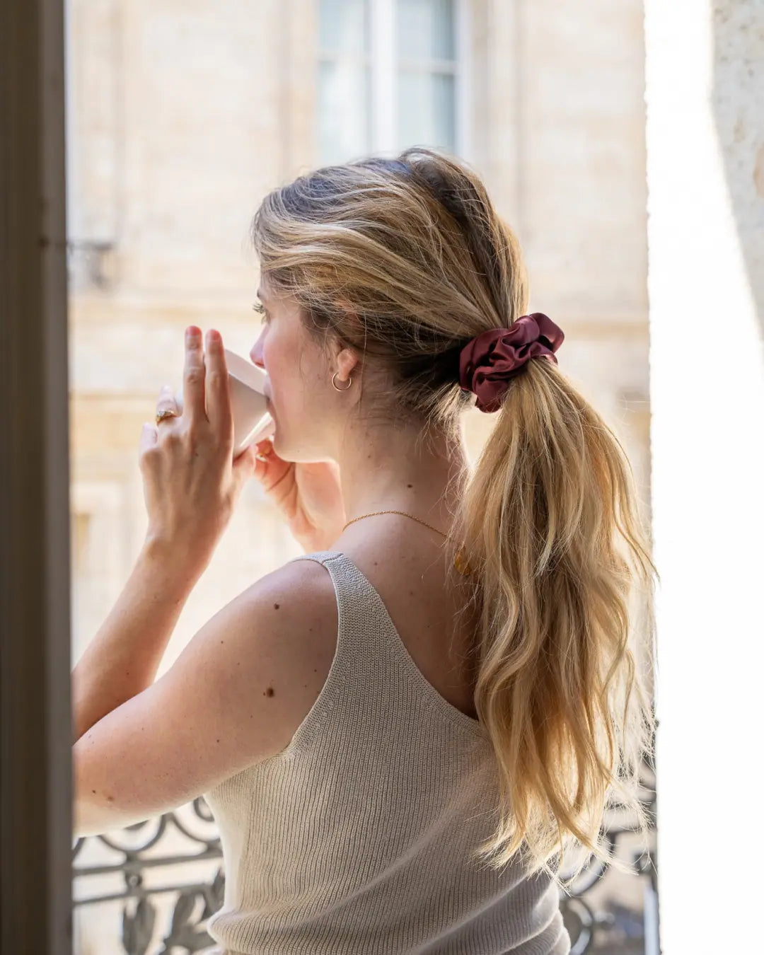 Chouchou cheveux en soie – anti-frisottis et anti-casse. Fabriqué en France avec de la soie upcyclée.

