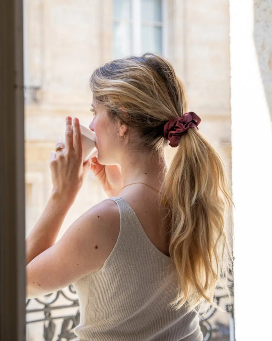 Chouchou cheveux en soie – anti-frisottis et anti-casse. Fabriqué en France avec de la soie upcyclée.

