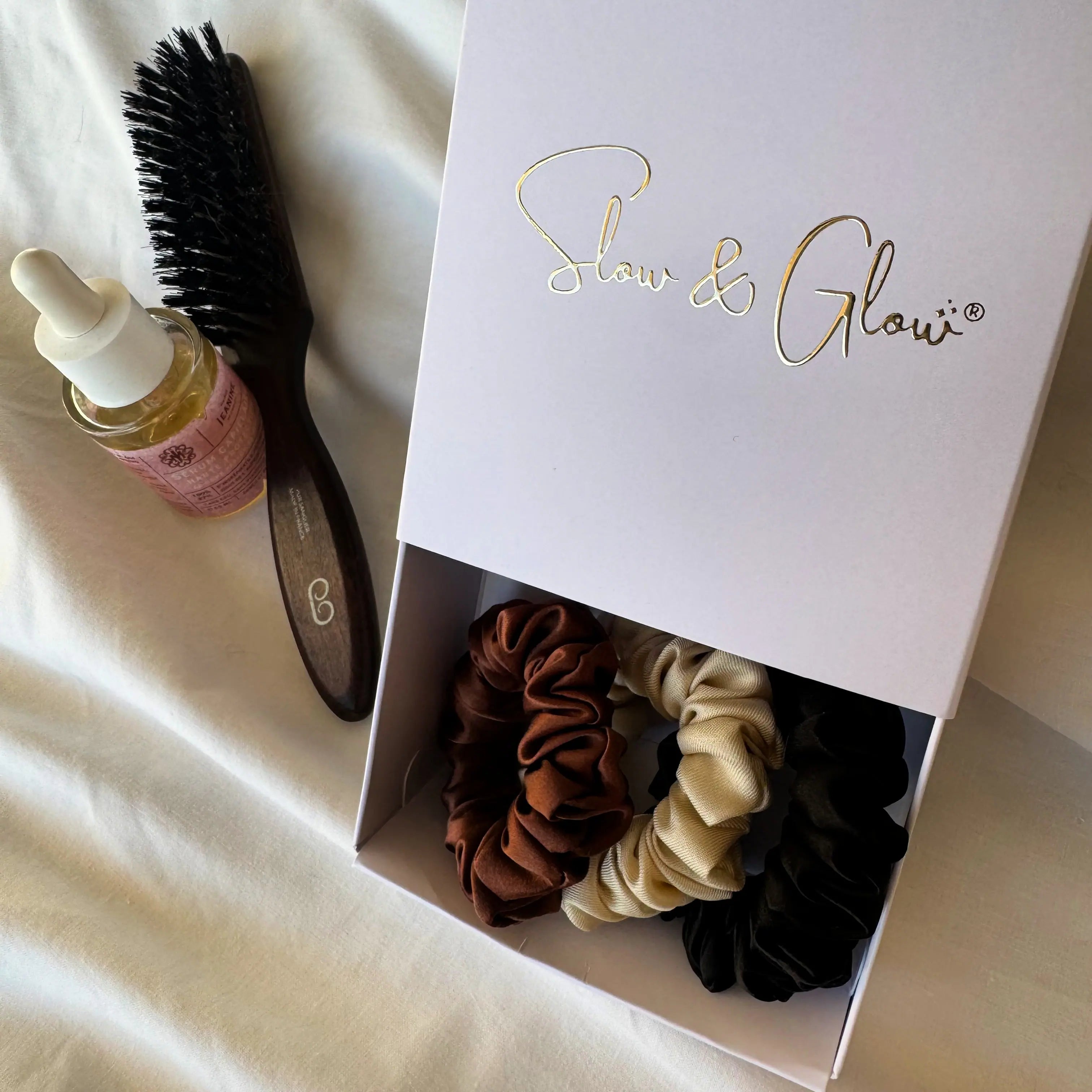Un chouchou qui a du sens : soie upcyclée, confection solidaire française. L’accessoire engagé pour vos coiffures.

