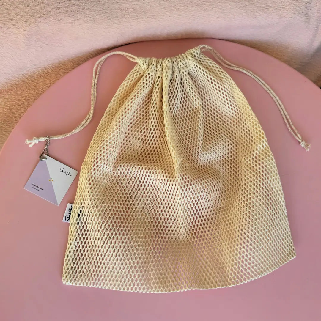 filet de lavage réutilisable en coton biologique, idéal pour laver les lingettes ou accessoires en machine
