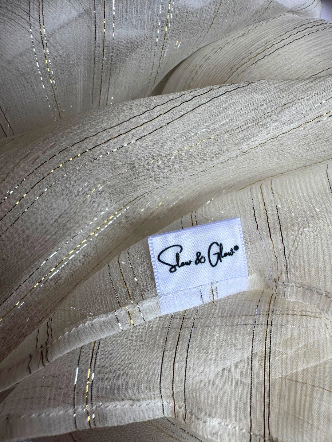 Foulard en mousseline de soie blanc cassé fils métalliques or et argent